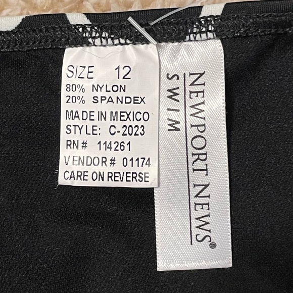 NWT Black & White Bikini Swimsuit Top size 8, Bottoms Size 12 Juniors - Picture 3 of 6